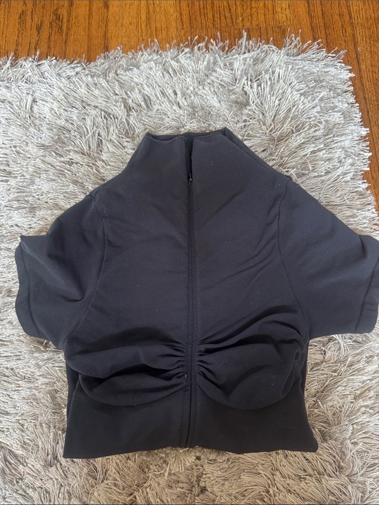 SKIMS Tops - SKIMS Black Short-Sleeve Ruched-Front Crop Top